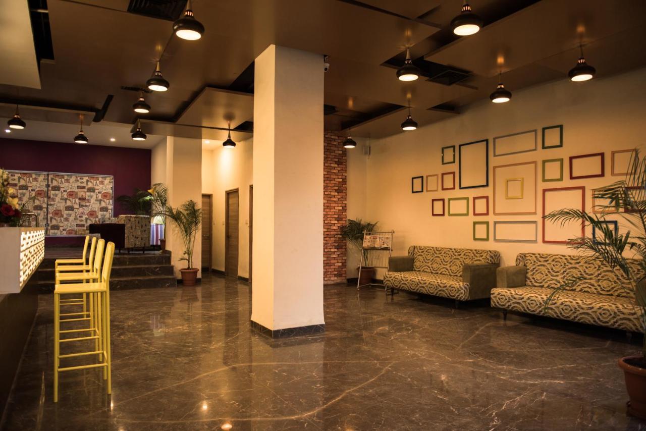 Cosmopolitan 2* Indore